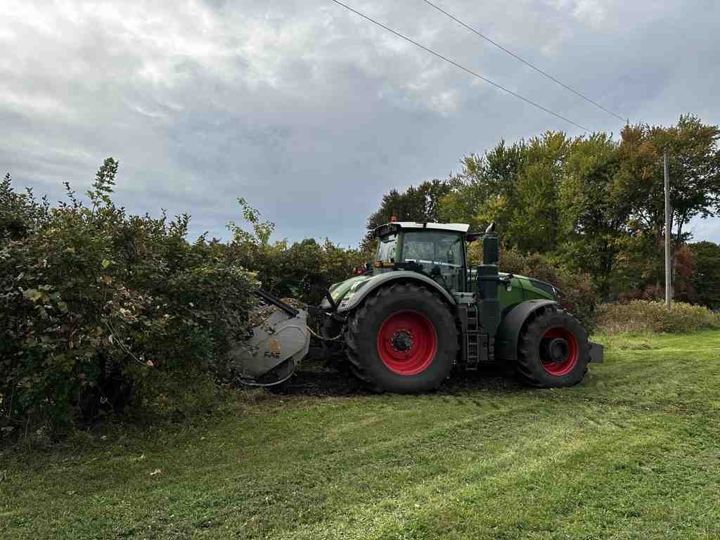 Field edge maintenance